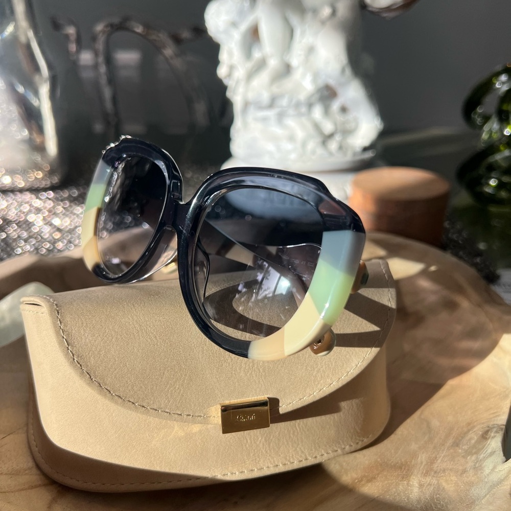 Chloe’ Navy Sunglasses with colorful accent - Picture 3 of 7